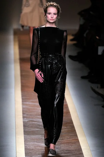 Look 7